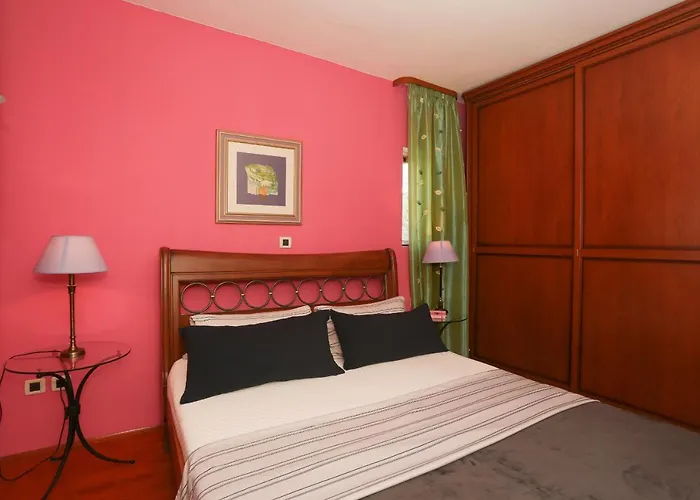 Casa Zorana-alba 特罗吉尔